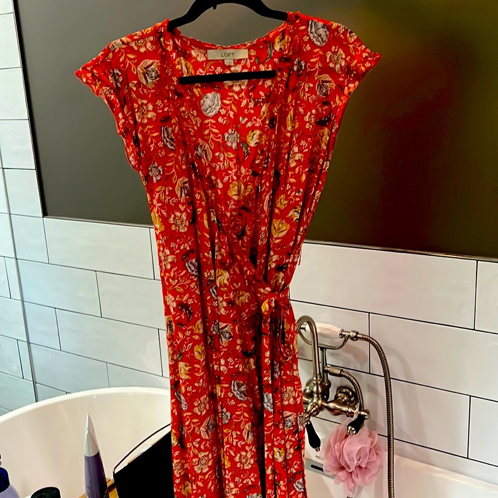 Ann Taylor loft coral wrap dress with flowers
